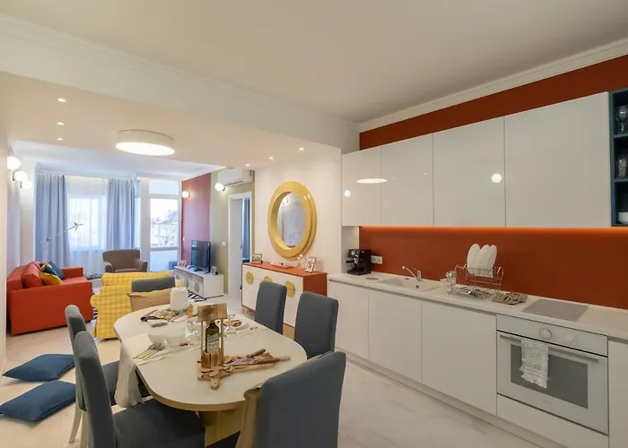Vitosha Blvd 3-Bedroom, 2-Bathroom Lux Suite